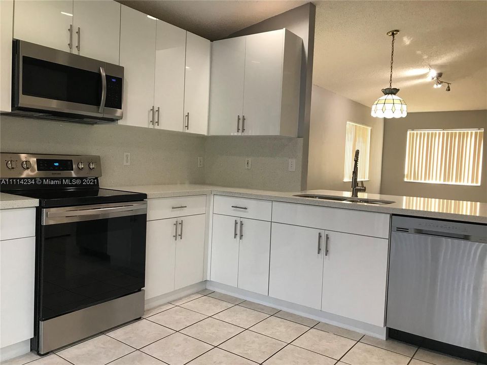 Recently Rented: $2,350 (3 beds, 2 baths, 1204 Square Feet)