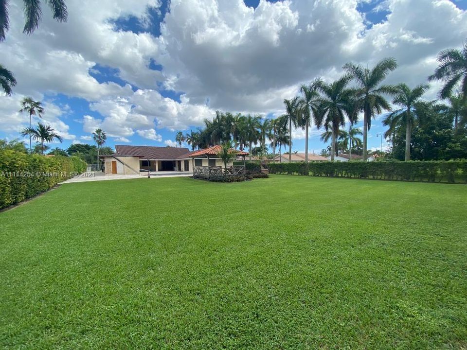 Recently Sold: $900,000 (5 beds, 5 baths, 4609 Square Feet)