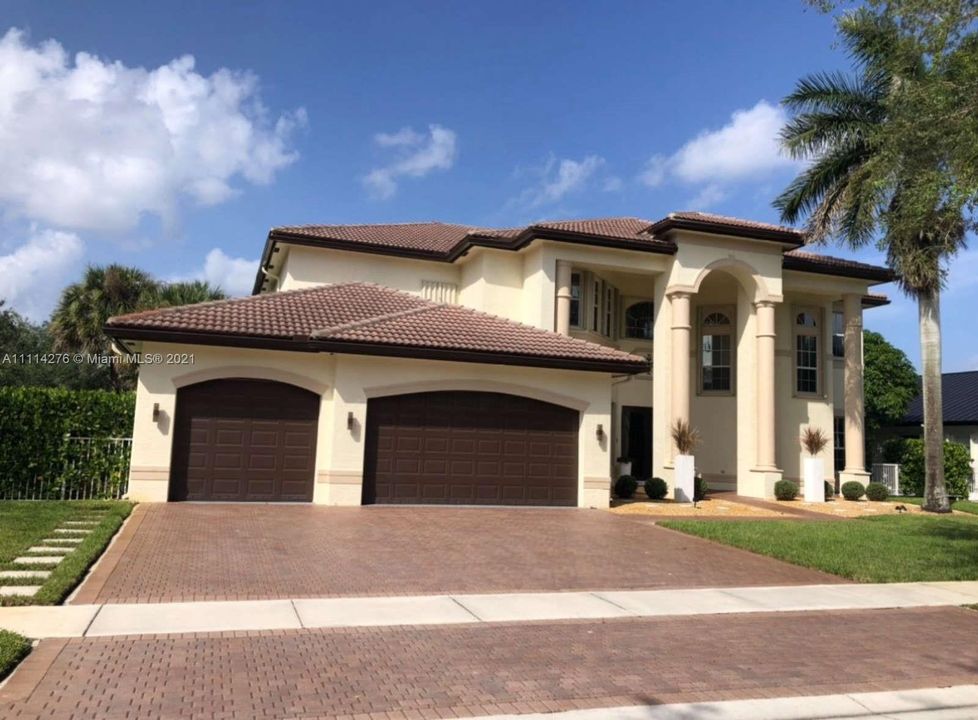 Recently Sold: $1,150,000 (6 beds, 5 baths, 4264 Square Feet)