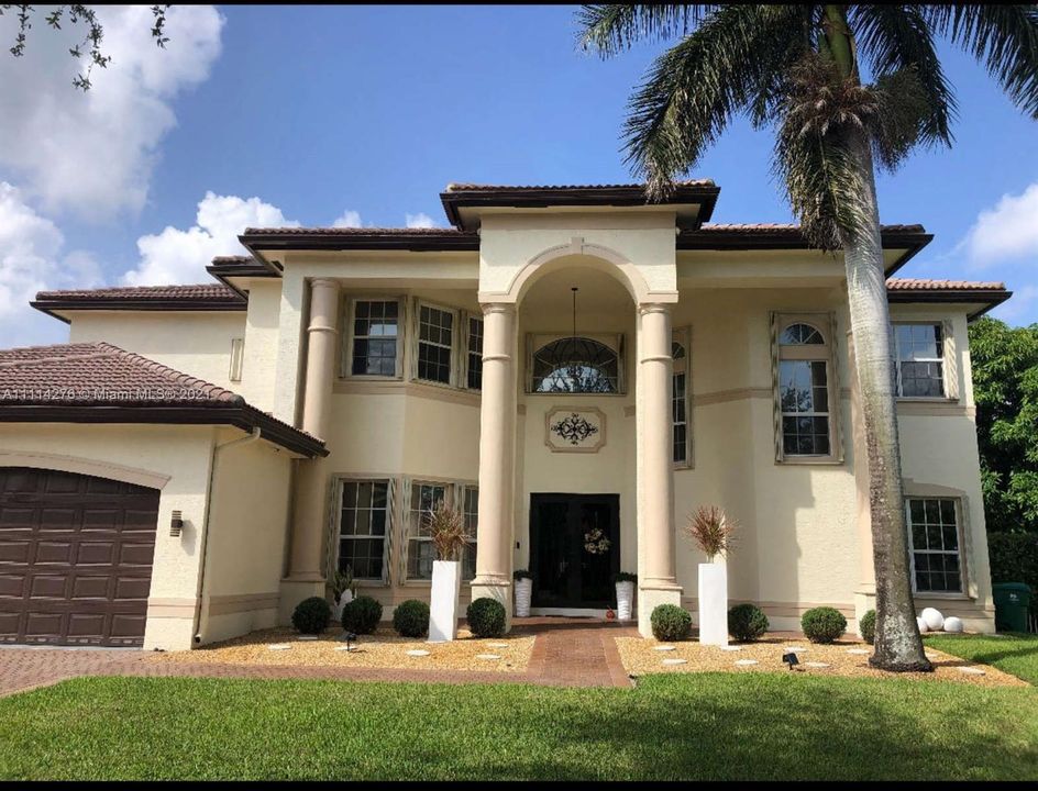 Recently Sold: $1,150,000 (6 beds, 5 baths, 4264 Square Feet)