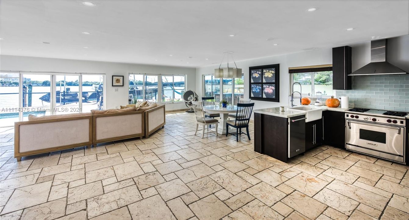 Recently Sold: $3,500,000 (3 beds, 2 baths, 2083 Square Feet)