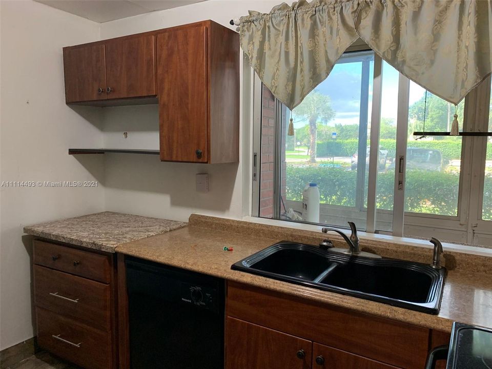 Vendido Recientemente: $76,000 (2 camas, 2 baños, 950 Pies cuadrados)