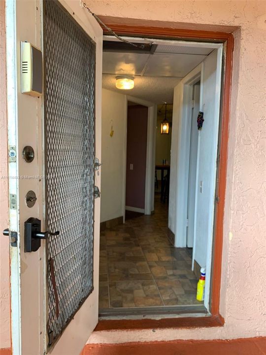 Vendido Recientemente: $76,000 (2 camas, 2 baños, 950 Pies cuadrados)