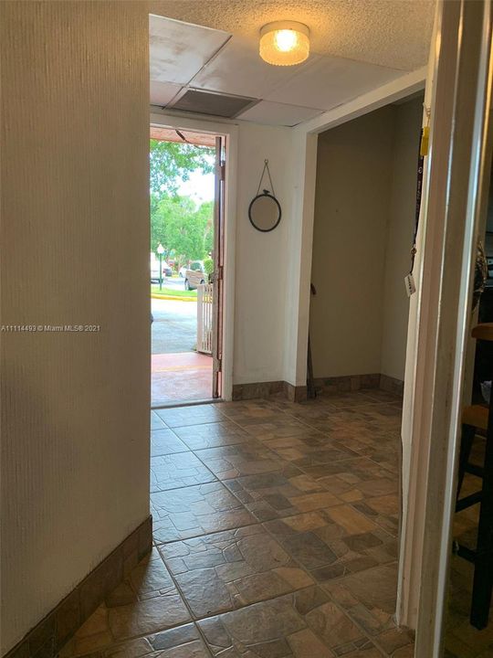 Vendido Recientemente: $76,000 (2 camas, 2 baños, 950 Pies cuadrados)