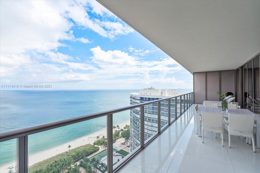 Recently Sold: $9,900,000 (4 beds, 5 baths, 3556 Square Feet)