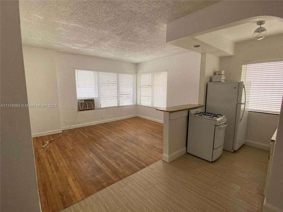Recently Sold: $160,000 (1 beds, 1 baths, 595 Square Feet)