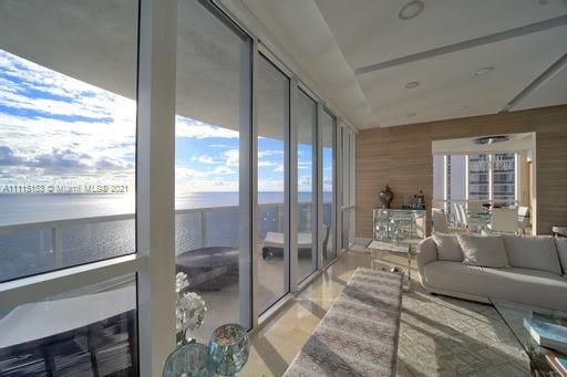 Recently Sold: $2,600,000 (3 beds, 3 baths, 2768 Square Feet)