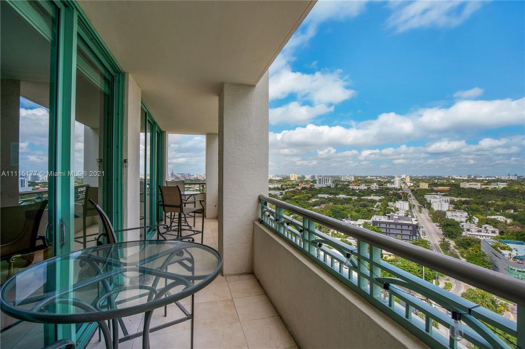 Recently Sold: $1,350,000 (2 beds, 2 baths, 1831 Square Feet)
