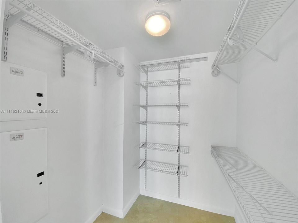 Recently Rented: $4,500 (2 beds, 2 baths, 1368 Square Feet)