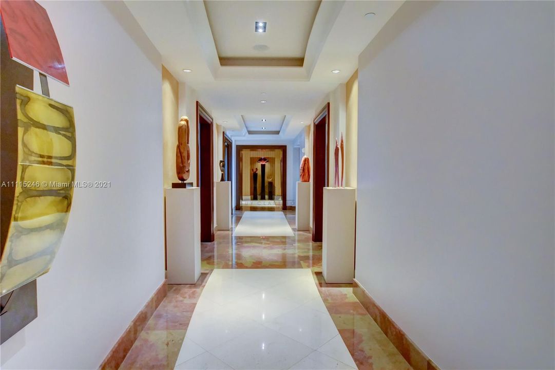 Amenities level - Hallway