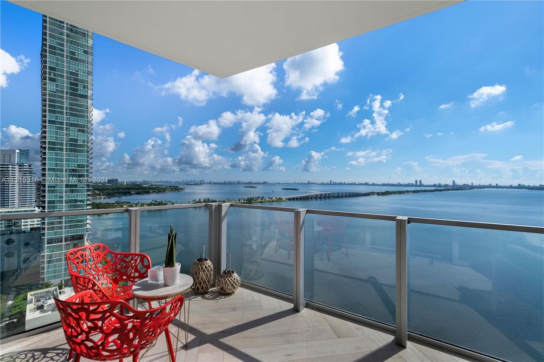 Recently Sold: $1,500,000 (3 beds, 4 baths, 1698 Square Feet)