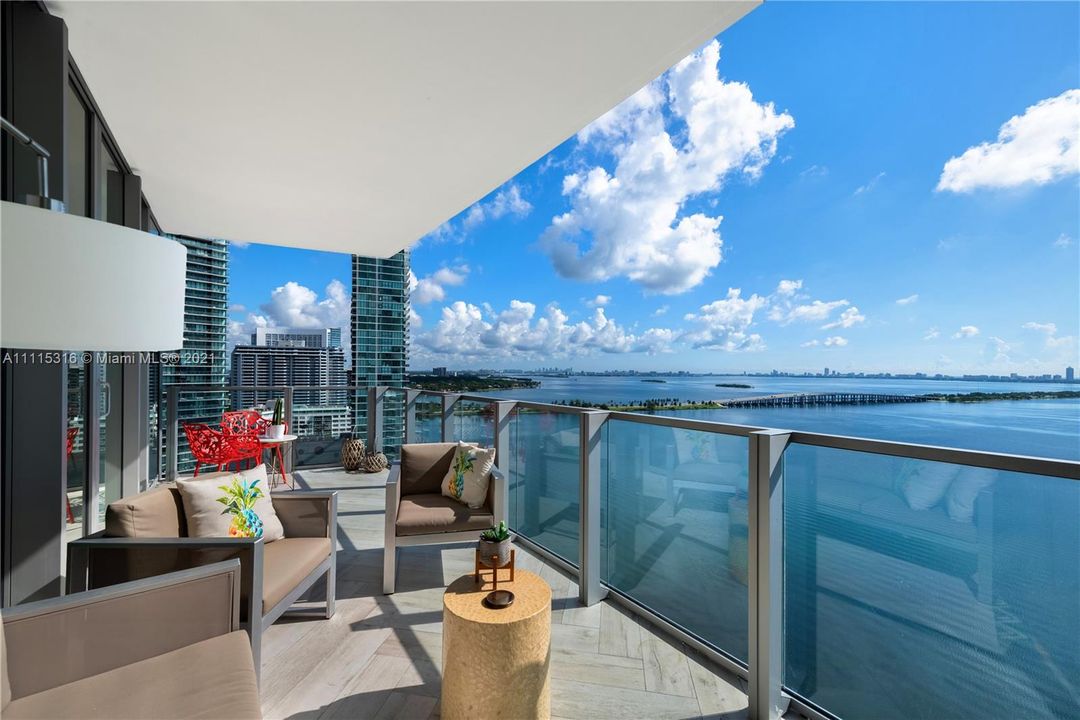 Recently Sold: $1,500,000 (3 beds, 4 baths, 1698 Square Feet)