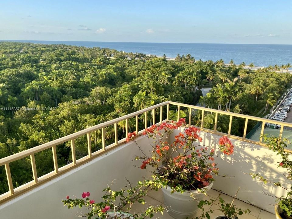 Recently Sold: $1,699,000 (2 beds, 2 baths, 1350 Square Feet)
