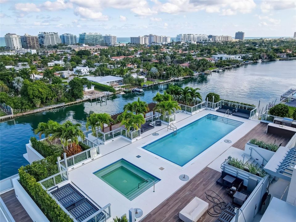 Recently Sold: $1,990,000 (3 beds, 3 baths, 2184 Square Feet)