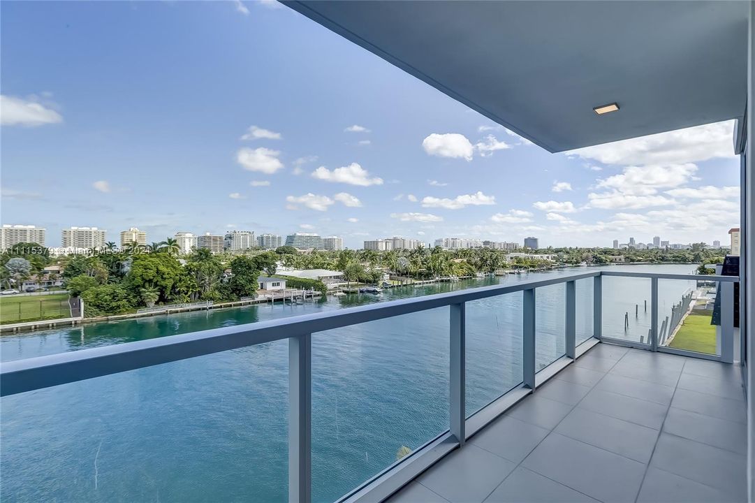 Recently Sold: $1,990,000 (3 beds, 3 baths, 2184 Square Feet)