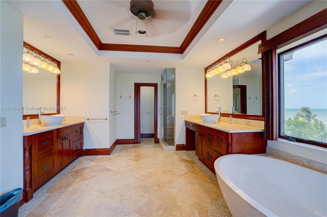 Недавно продано: $9,000,000 (5 спален, 5 ванн, 0 Квадратных фут)