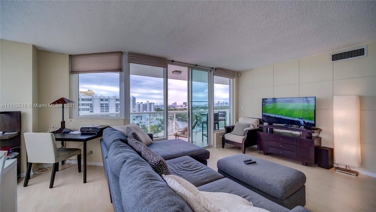 Recently Sold: $789,000 (2 beds, 2 baths, 1200 Square Feet)
