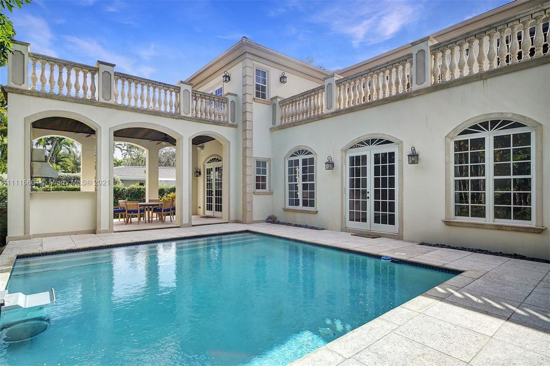 Recently Sold: $3,699,000 (5 beds, 5 baths, 4566 Square Feet)