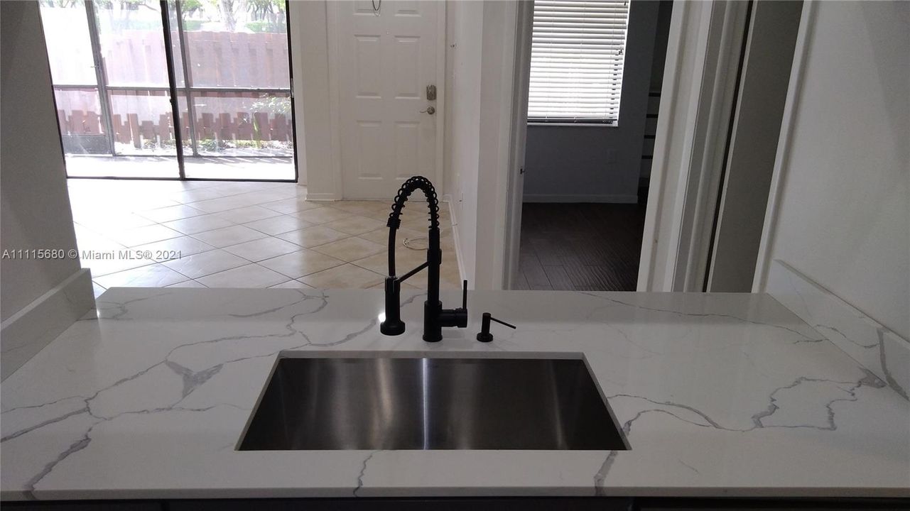 Recently Rented: $2,050 (2 beds, 2 baths, 954 Square Feet)