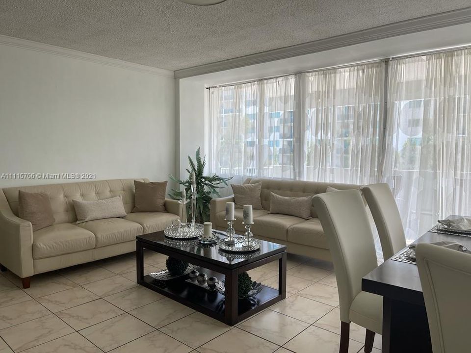 Recently Sold: $330,000 (2 beds, 2 baths, 1074 Square Feet)