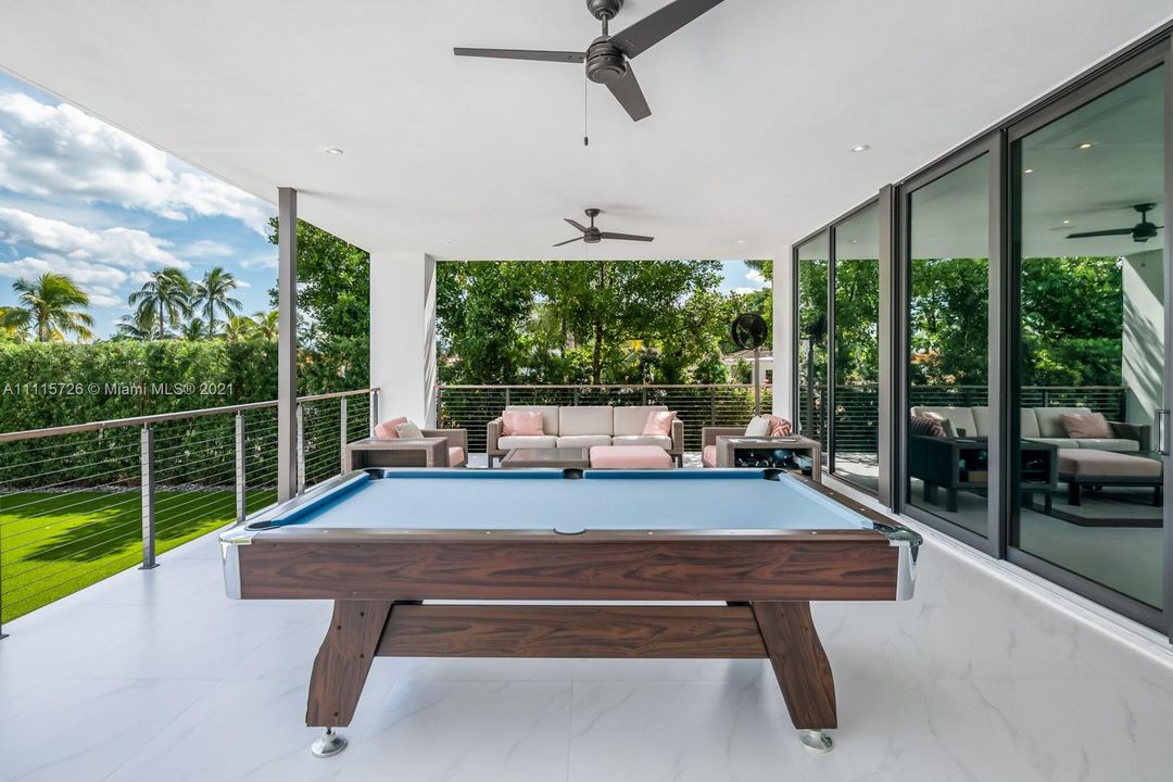 Recently Sold: $8,495,000 (5 beds, 5 baths, 4382 Square Feet)
