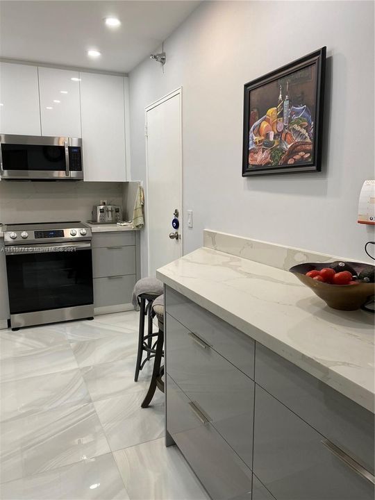 Recently Sold: $495,000 (1 beds, 1 baths, 982 Square Feet)