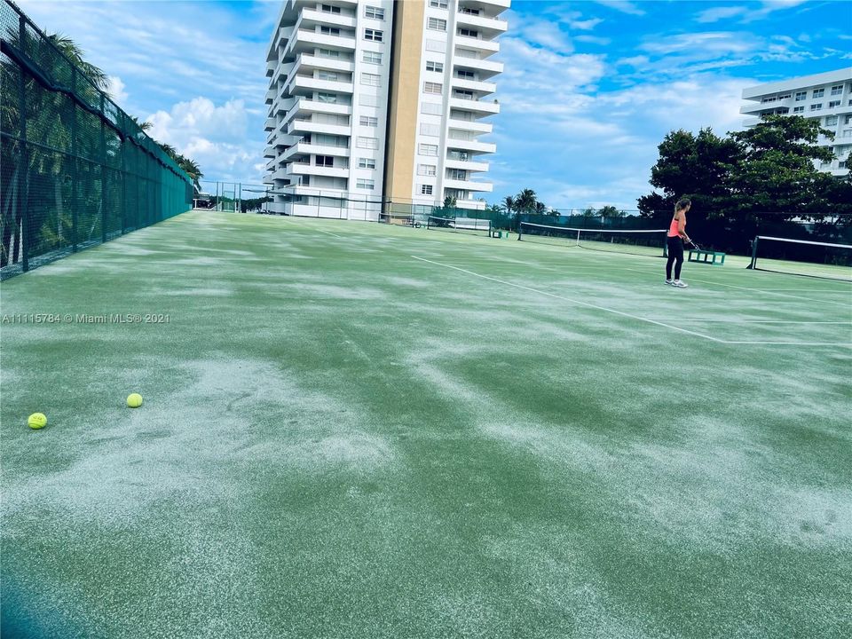 4 Tennis Courts