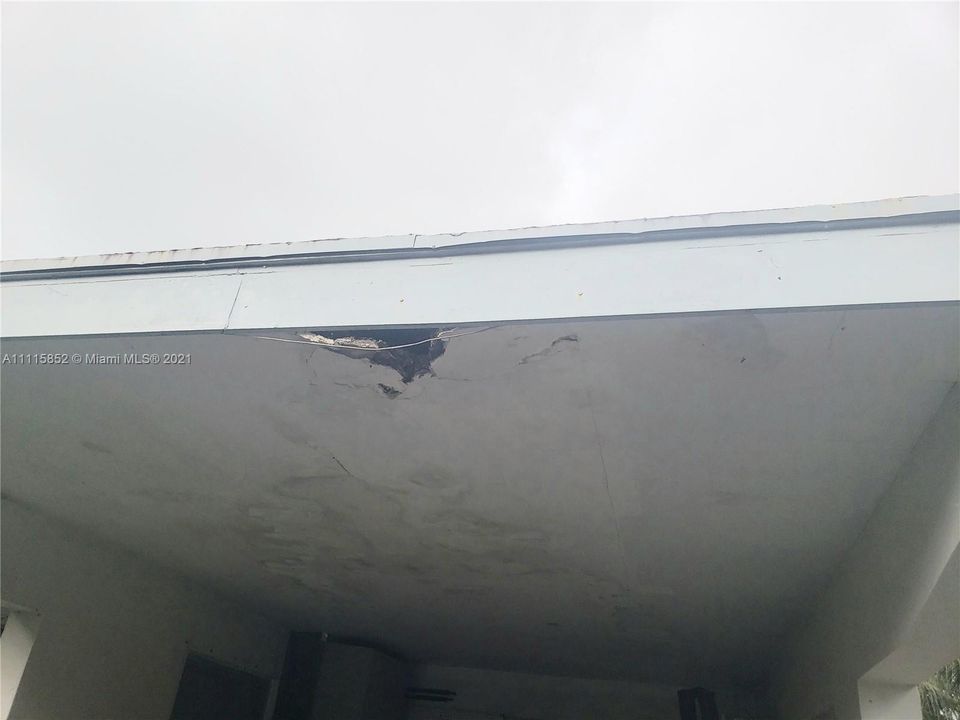 Vendido Recientemente: $325,000 (4 camas, 2 baños, 1438 Pies cuadrados)