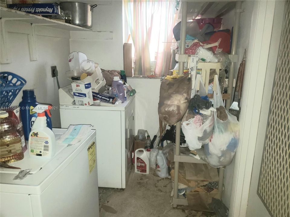 Vendido Recientemente: $325,000 (4 camas, 2 baños, 1438 Pies cuadrados)