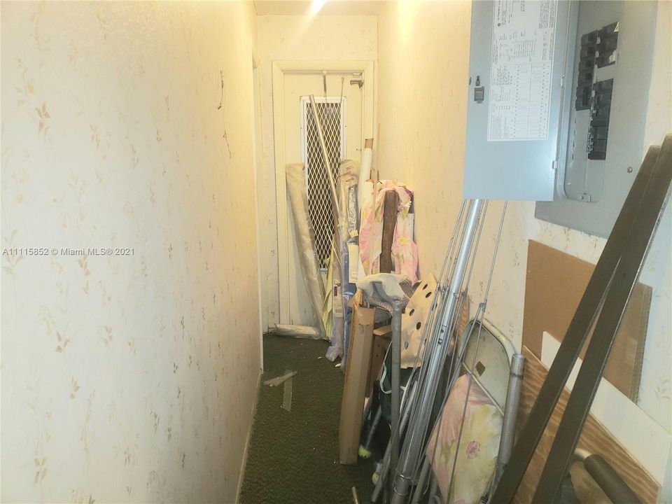 Vendido Recientemente: $325,000 (4 camas, 2 baños, 1438 Pies cuadrados)