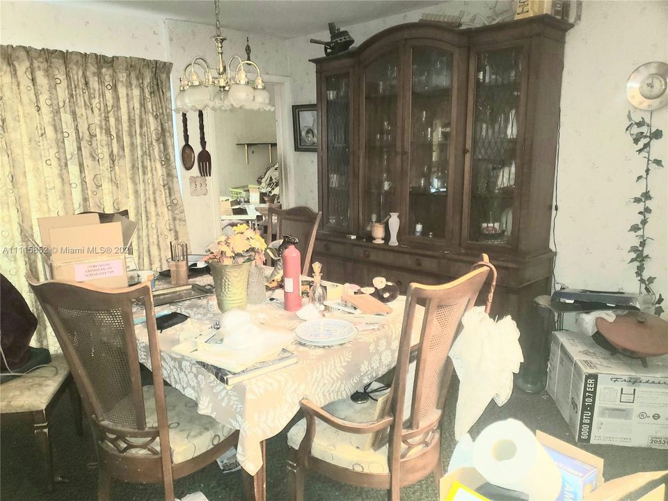 Vendido Recientemente: $325,000 (4 camas, 2 baños, 1438 Pies cuadrados)