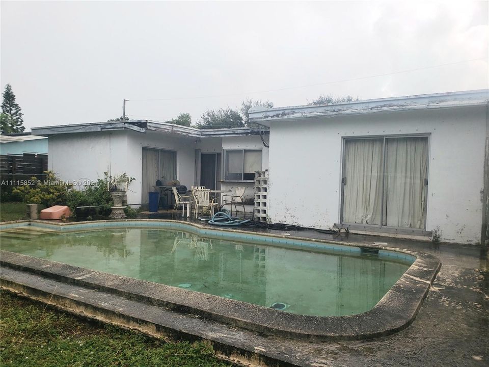 Vendido Recientemente: $325,000 (4 camas, 2 baños, 1438 Pies cuadrados)