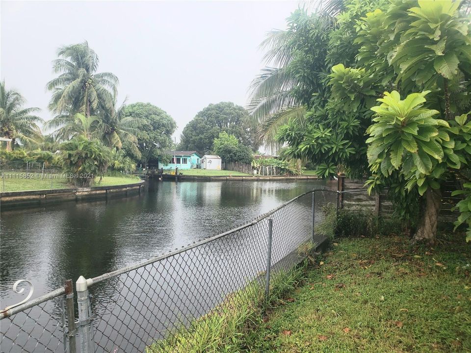 Vendido Recientemente: $325,000 (4 camas, 2 baños, 1438 Pies cuadrados)