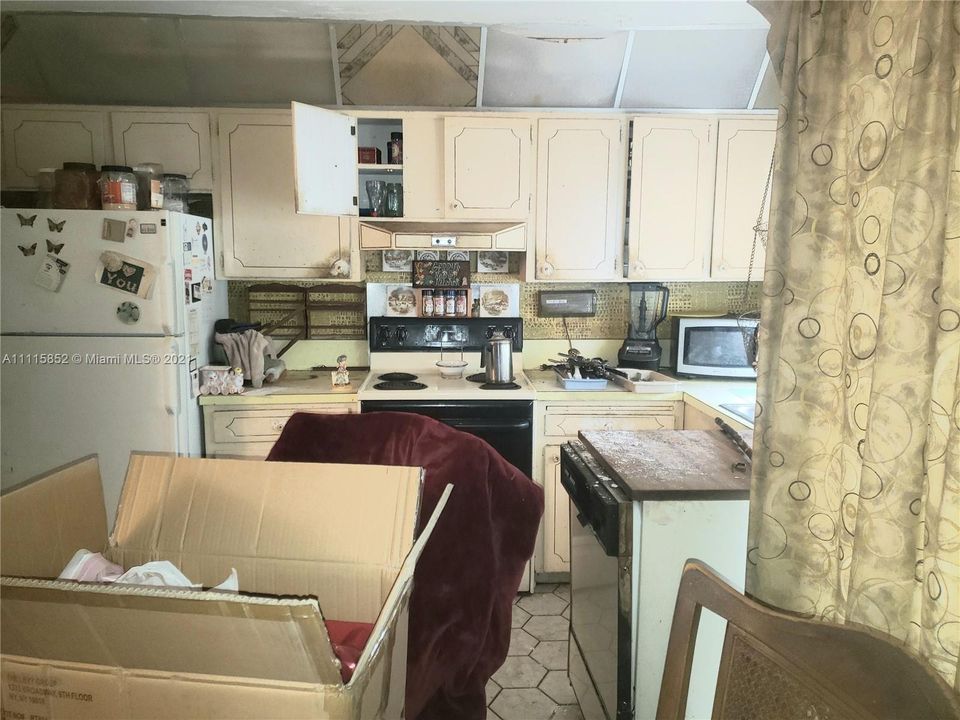 Vendido Recientemente: $325,000 (4 camas, 2 baños, 1438 Pies cuadrados)