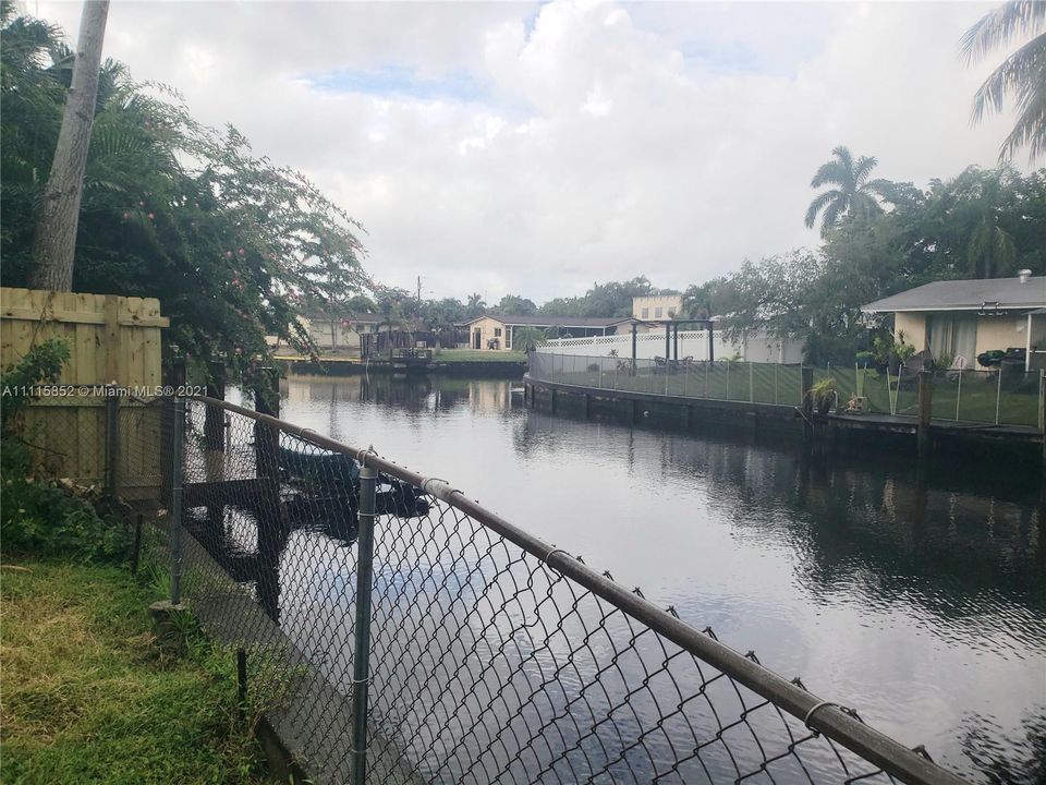 Vendido Recientemente: $325,000 (4 camas, 2 baños, 1438 Pies cuadrados)