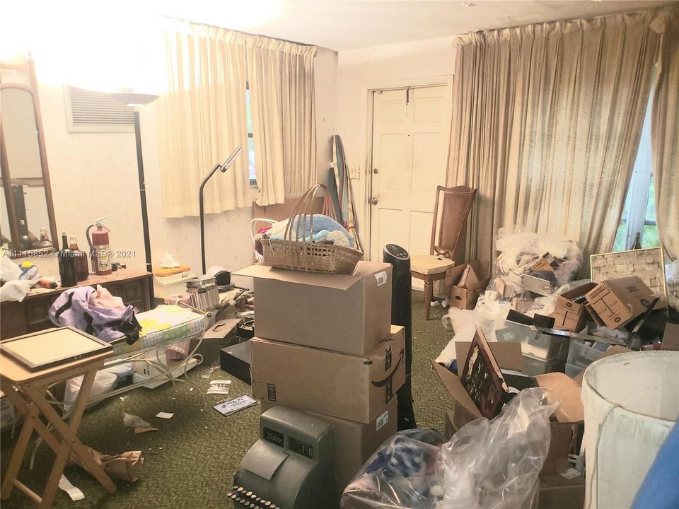 Vendido Recientemente: $325,000 (4 camas, 2 baños, 1438 Pies cuadrados)