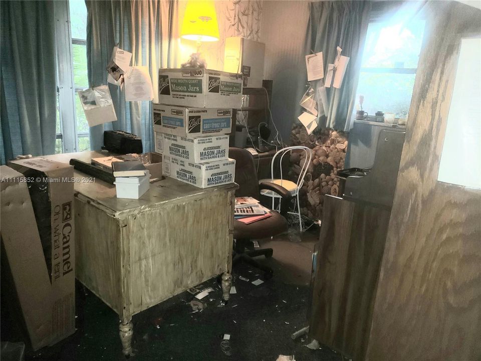 Vendido Recientemente: $325,000 (4 camas, 2 baños, 1438 Pies cuadrados)