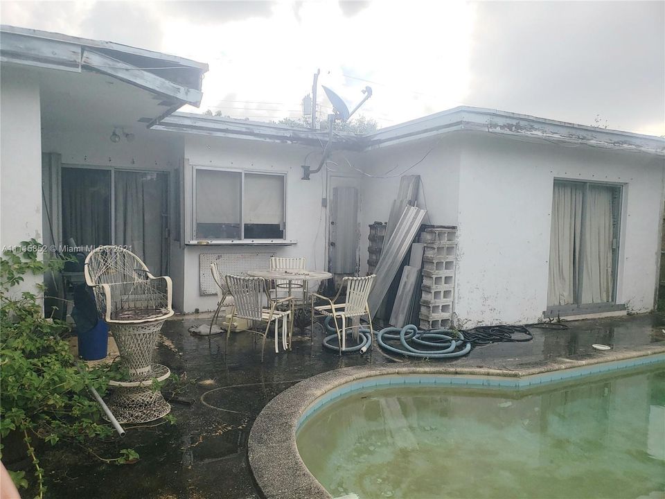 Vendido Recientemente: $325,000 (4 camas, 2 baños, 1438 Pies cuadrados)