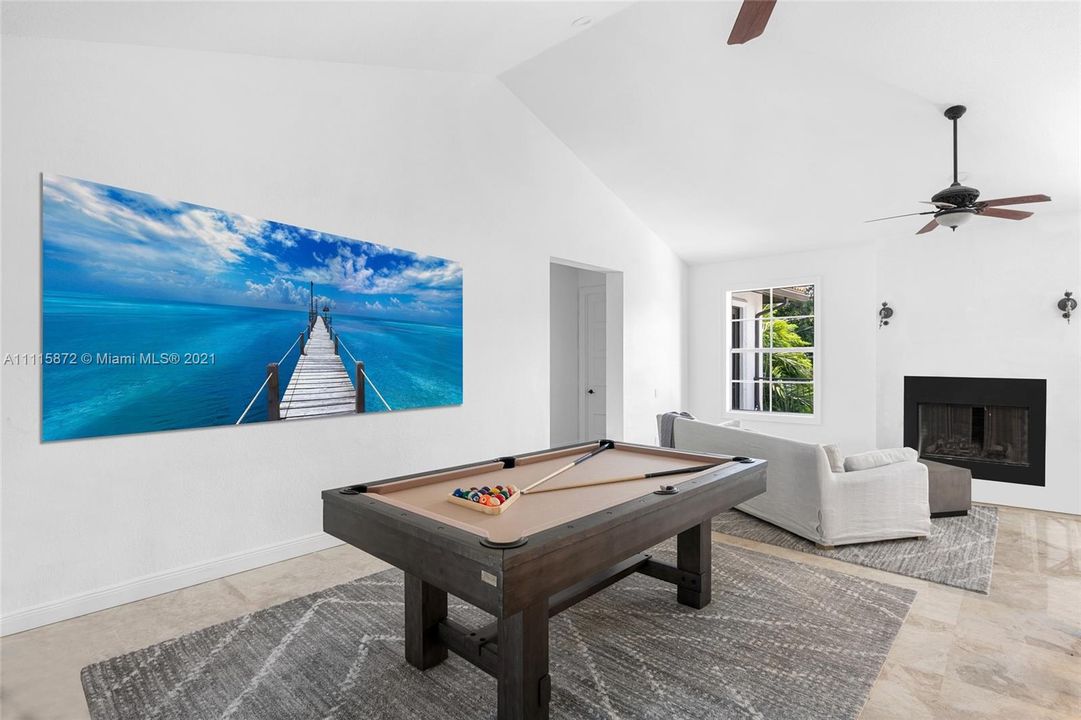Recently Sold: $3,995,000 (6 beds, 5 baths, 5086 Square Feet)