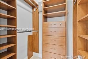 Recientemente alquilado: $5,500 (5 camas, 4 baños, 4393 Pies cuadrados)