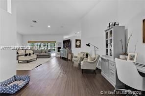 Recientemente alquilado: $5,500 (5 camas, 4 baños, 4393 Pies cuadrados)