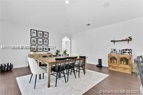 Recientemente alquilado: $5,500 (5 camas, 4 baños, 4393 Pies cuadrados)