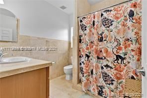 Recientemente alquilado: $5,500 (5 camas, 4 baños, 4393 Pies cuadrados)