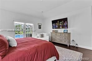 Recientemente alquilado: $5,500 (5 camas, 4 baños, 4393 Pies cuadrados)