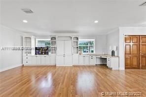 Recientemente alquilado: $5,500 (5 camas, 4 baños, 4393 Pies cuadrados)