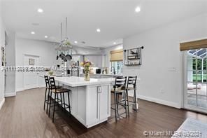 Recientemente alquilado: $5,500 (5 camas, 4 baños, 4393 Pies cuadrados)