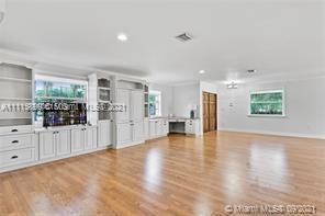 Recientemente alquilado: $5,500 (5 camas, 4 baños, 4393 Pies cuadrados)