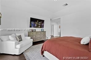 Recientemente alquilado: $5,500 (5 camas, 4 baños, 4393 Pies cuadrados)