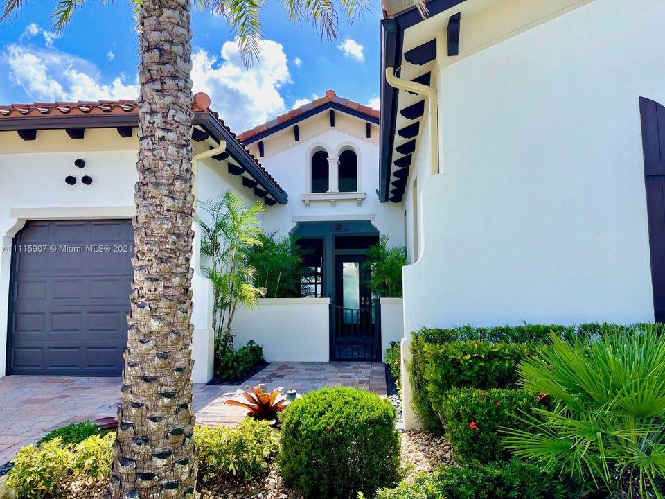 Recently Sold: $1,699,000 (5 beds, 4 baths, 3720 Square Feet)