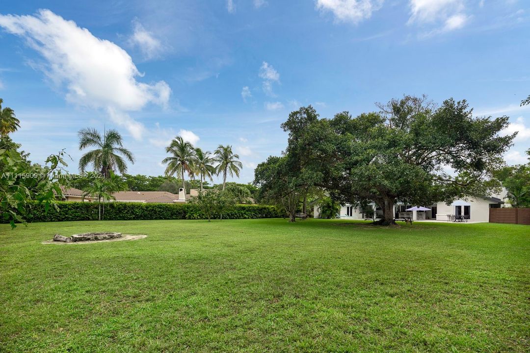 Recently Sold: $1,840,000 (5 beds, 3 baths, 3023 Square Feet)